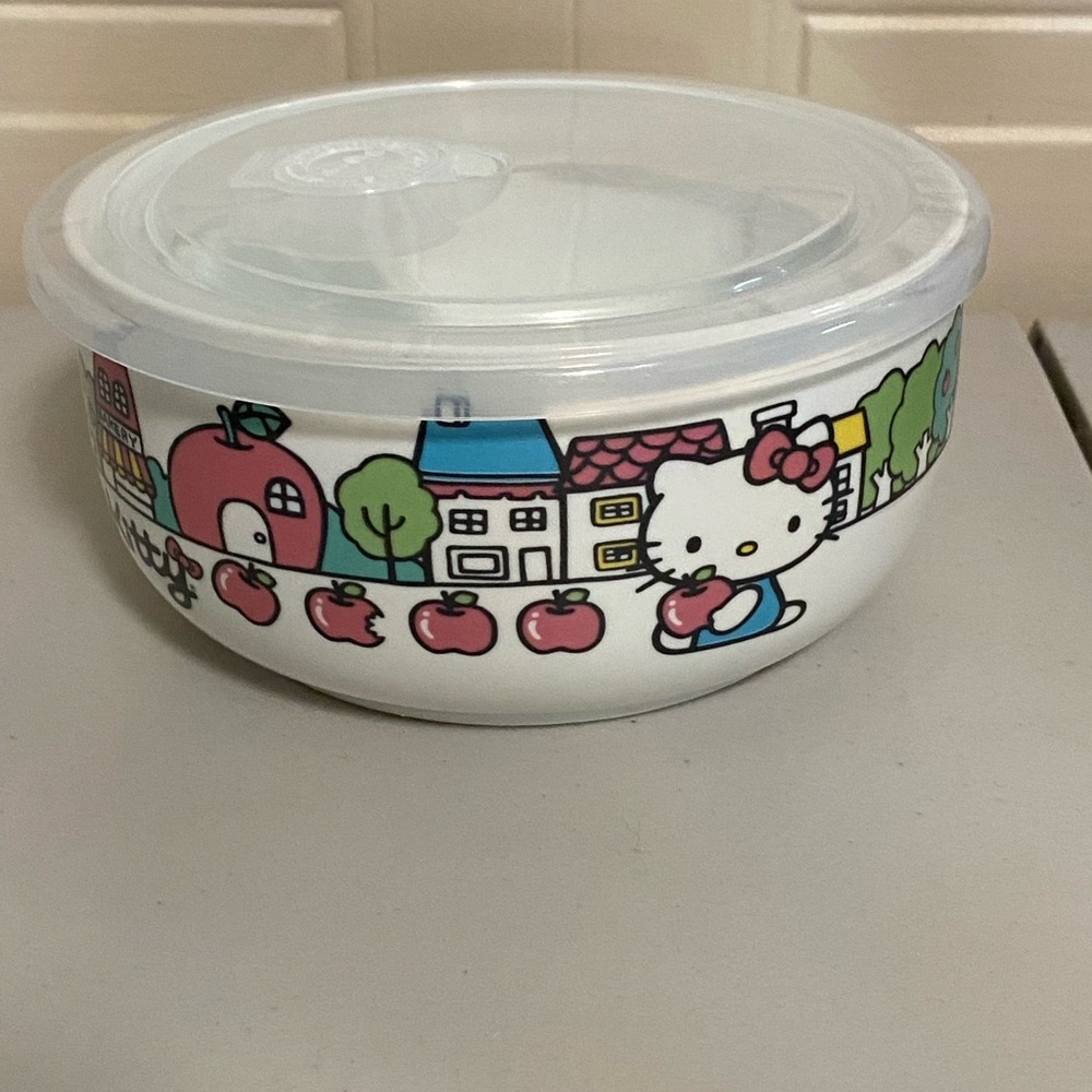 - Brand New Hello kitty 6" Bowl With Lid